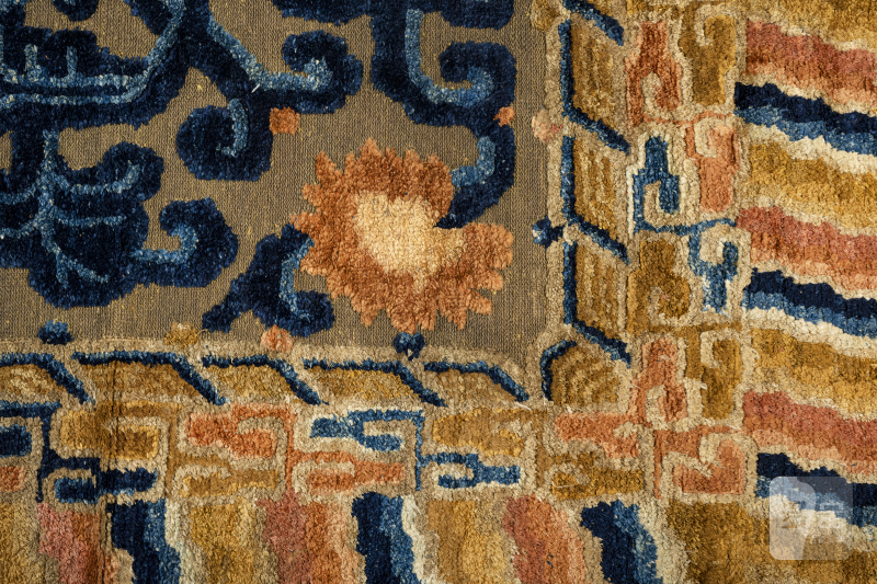 A fine silk carpet - 图5